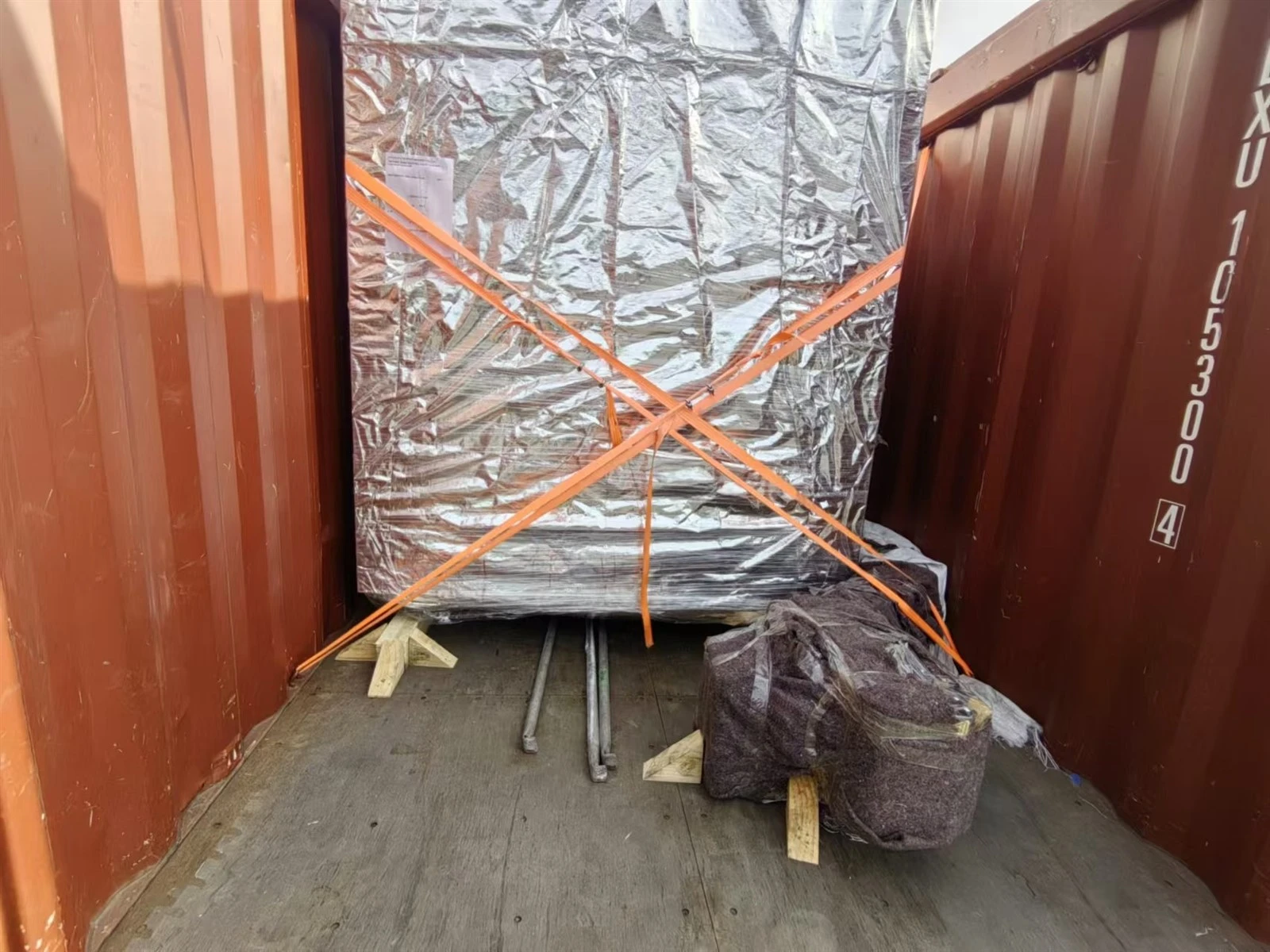CNC lathes enter containers CNC lathes enter containers